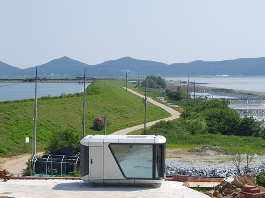 Good price Customized Modular Capsule House Dwelling On Wheels 20㎡ 6 Tons Weight online